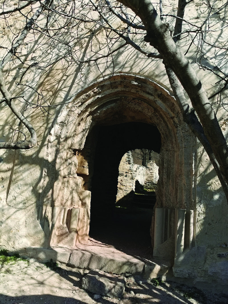 A templom völgy felé néző kapuja