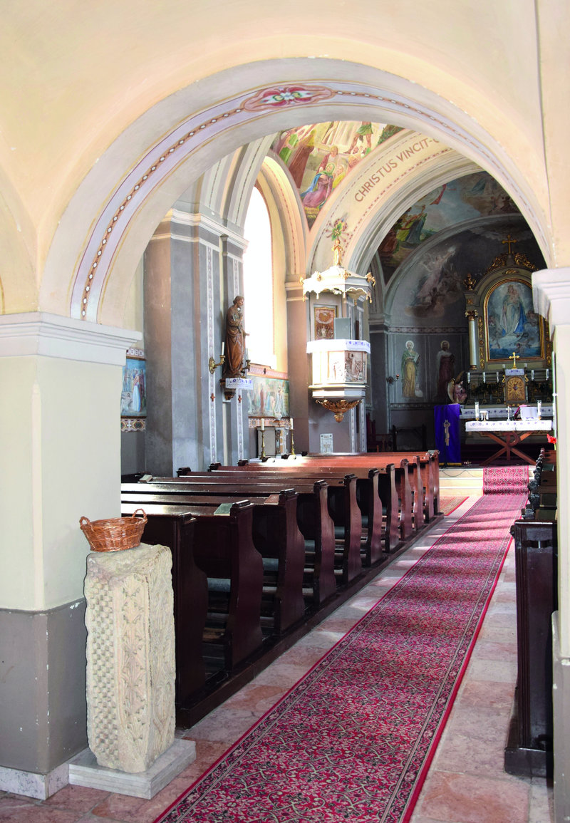 Karzatalj az 1990-ben előkerült kapubéllet-töredékkel