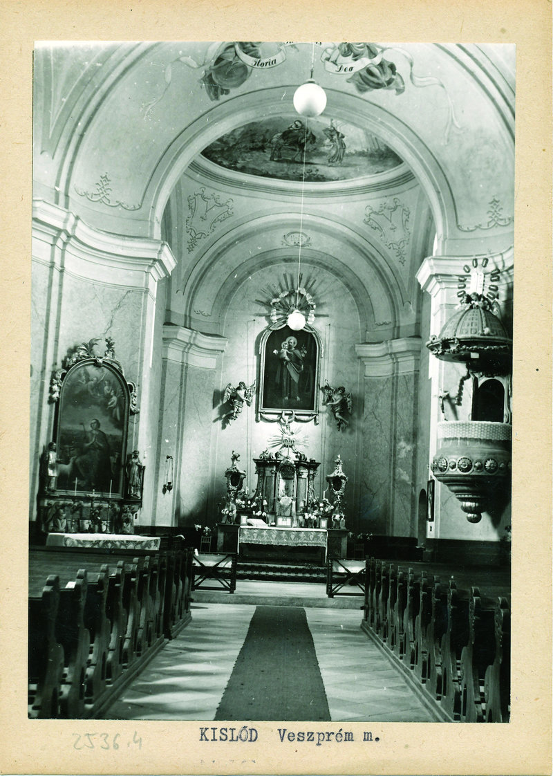 Templombelső az 1970-es évekből