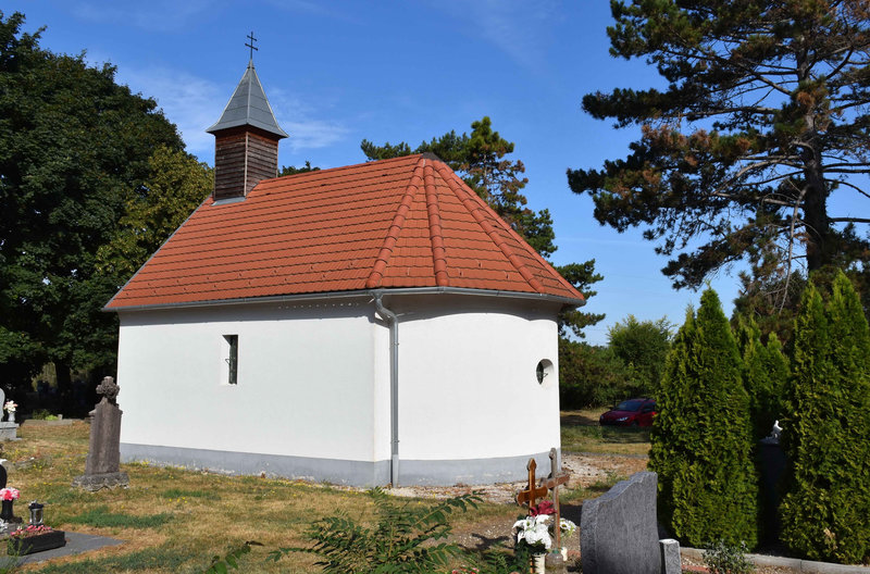 A temetőkápolna délről (Fotó: Fülöp András)