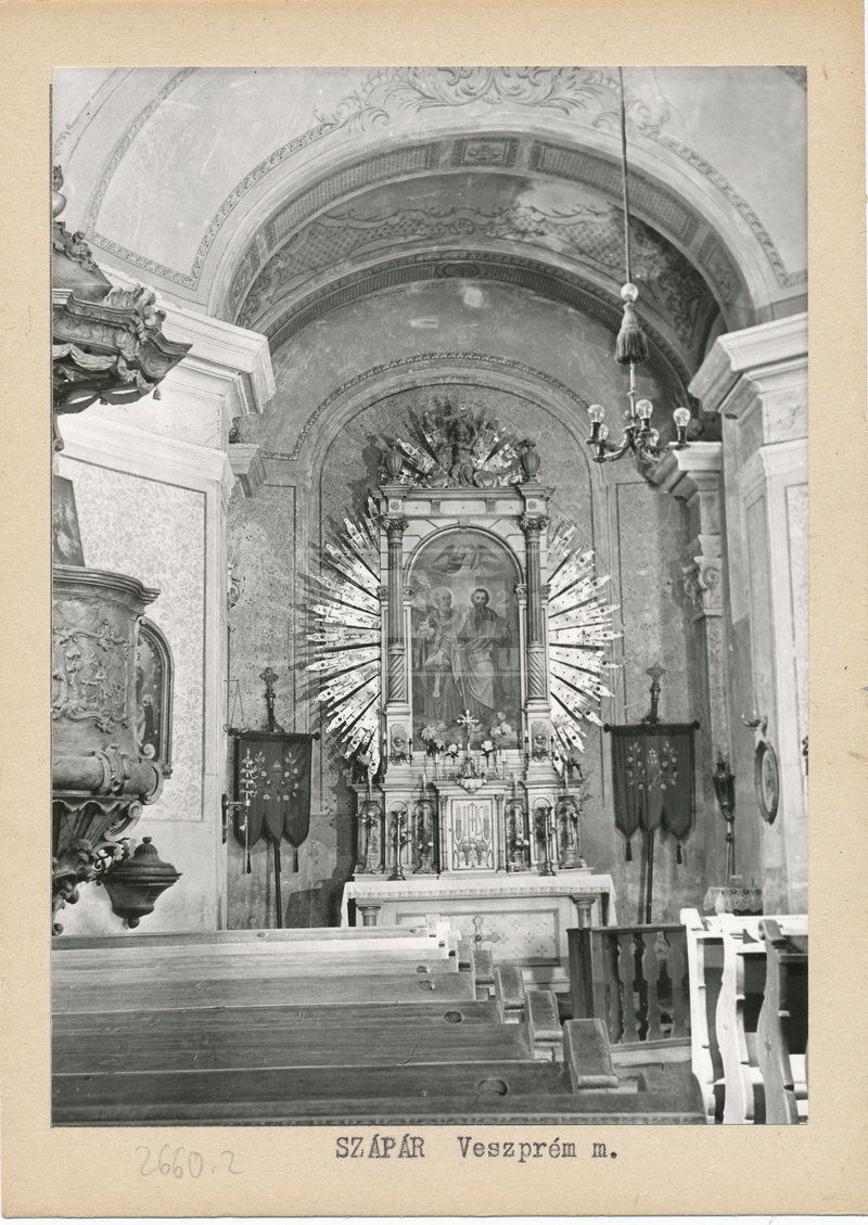 A templom 19. századi főoltára 1970 körül (Fotó: VKFL)