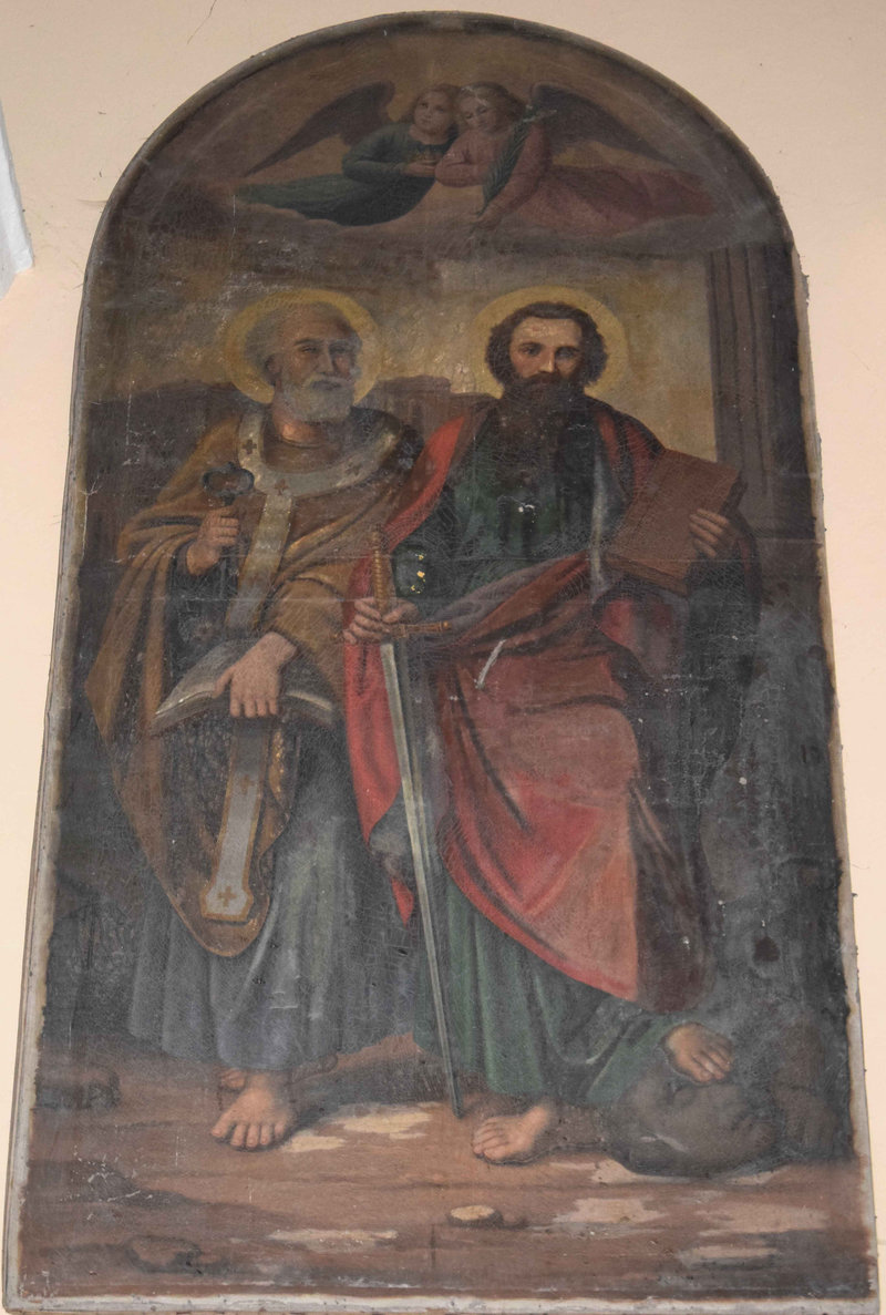 A kiemelt 19. századi oltárkép Szent Péter és Pál apostolok alakjával, a sekrestyeajtó fölött (Fotó: Simon Anna, 2025)