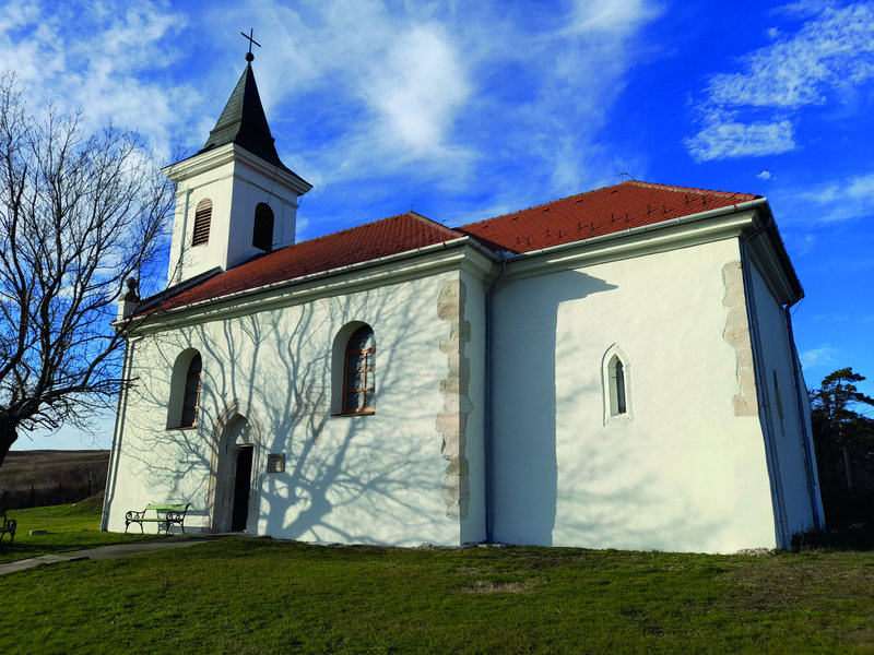 Az inotai templom délkeletről