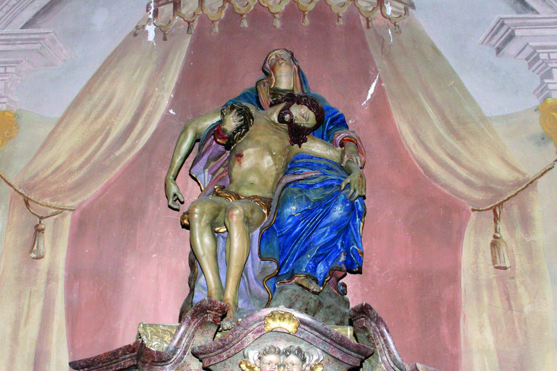 A Pietà-szobor restaurálás előtt